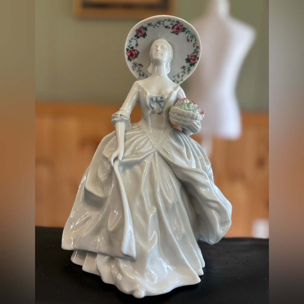 Vintage Southern Heirlooms Porcelain Lady White Pink Elizabeth Arden Belle